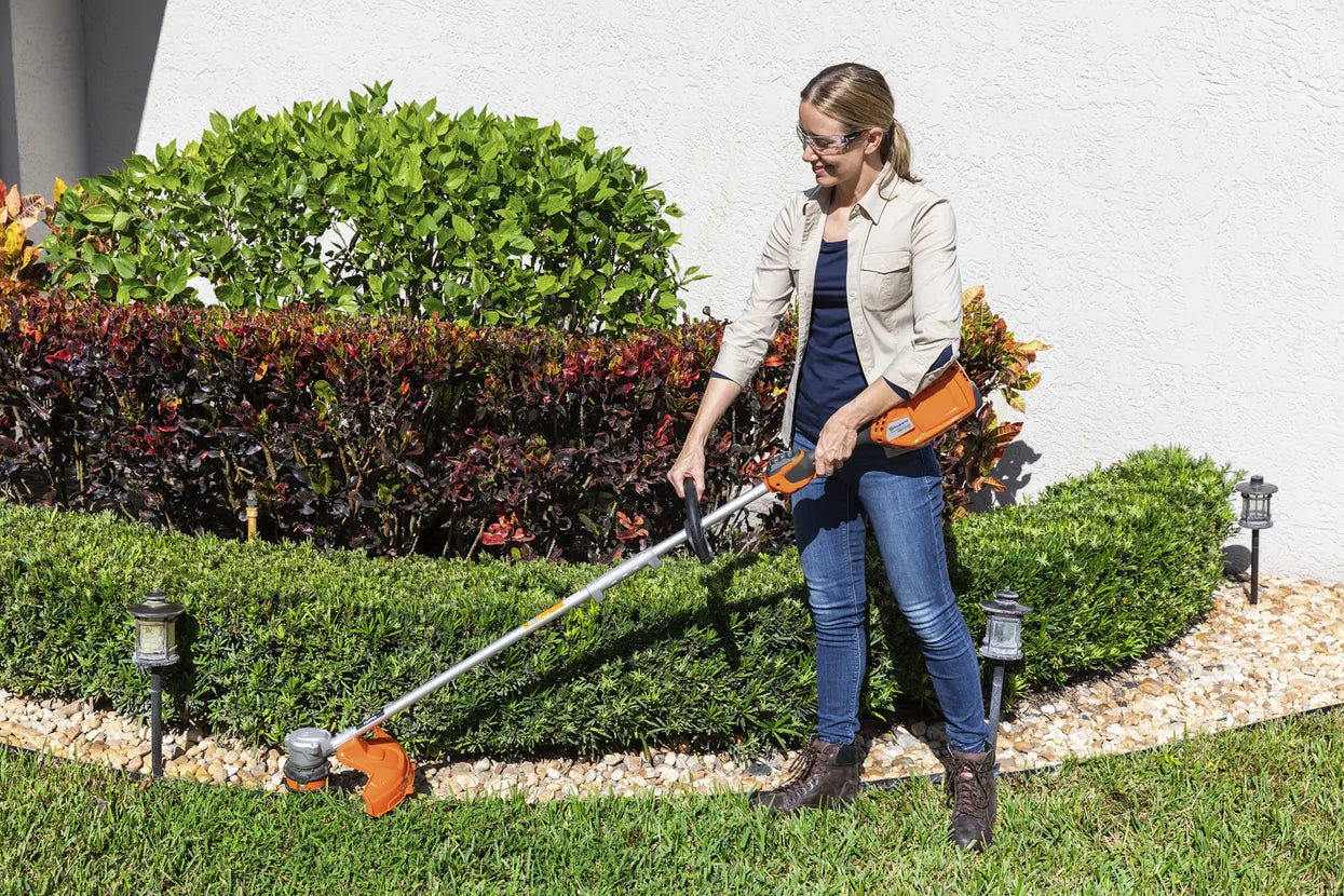 Weed Eater® 320iL (battery and charger included)